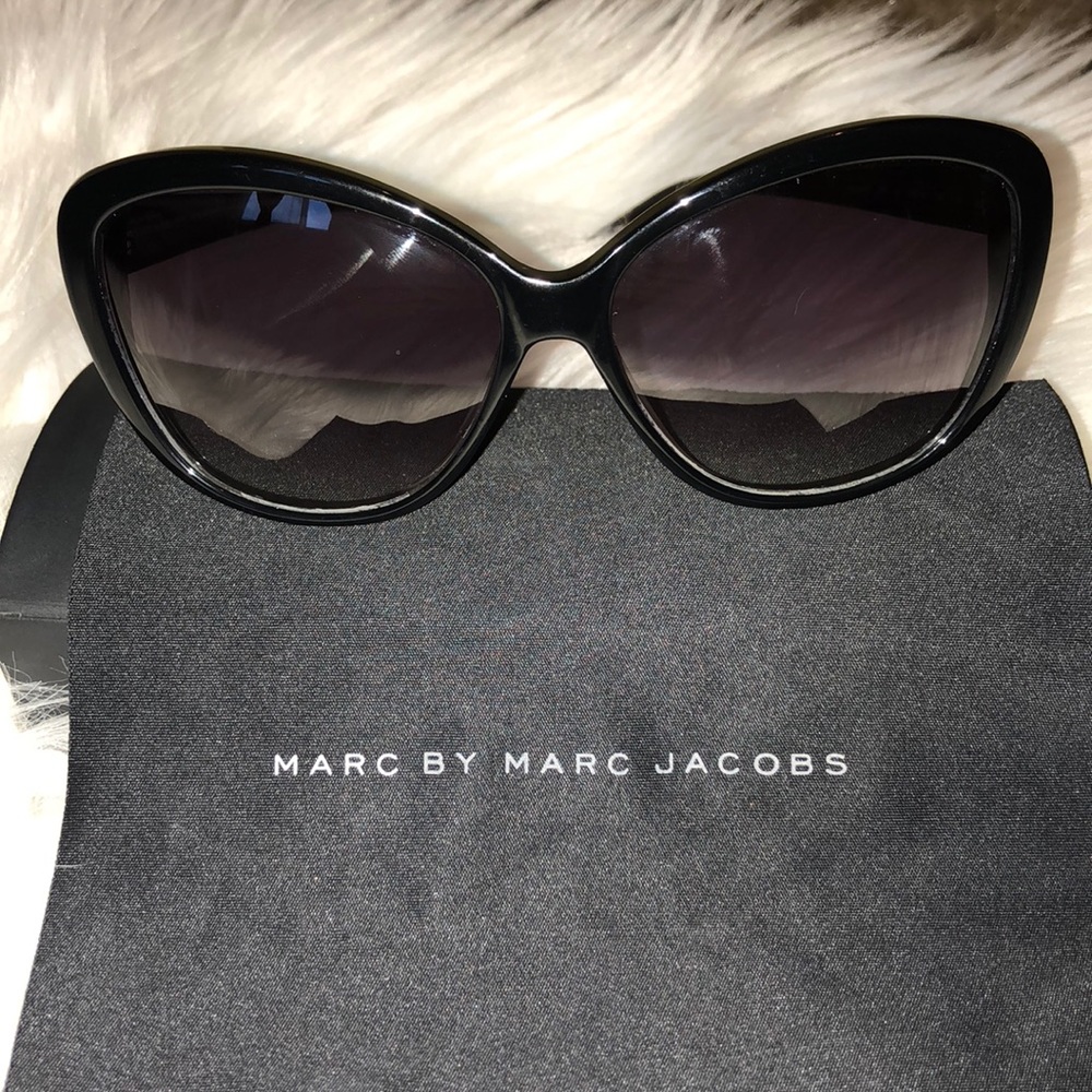 Marc By Marc Jacobs Black Sunglasses 🖤